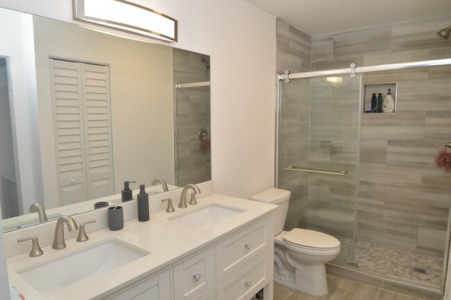 Building Photo - 5898 Via Delray Blvd