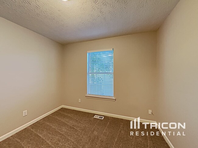 Building Photo - 321 Autumn Lake Dr