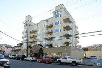 Building Photo - Landmark Apartments