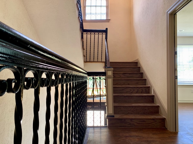 Building Photo - Bella Villa