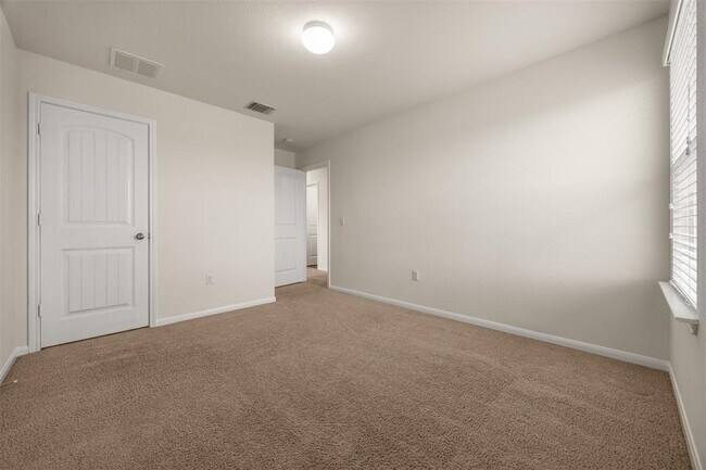 Building Photo - 404 Pentire Way