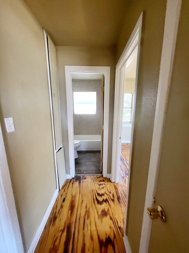 Building Photo - 1513 Sycamore St