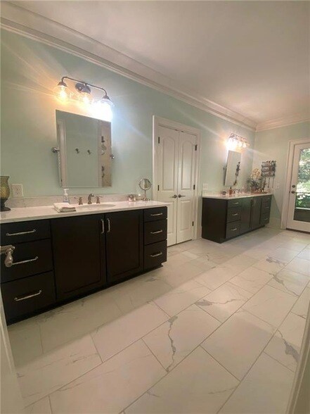 Building Photo - 1891 Ardmore Rd NW