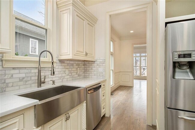 Building Photo - 208 Clarion Ave