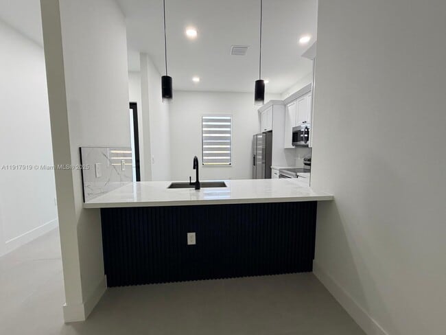 Building Photo - 1144 Mobley St E