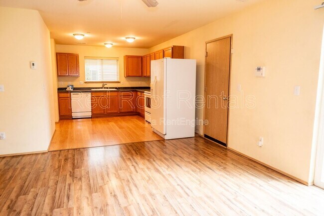 Building Photo - 1208 Burnside Pl