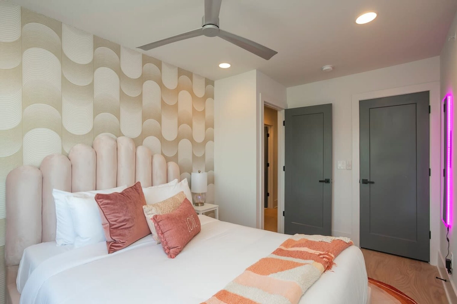 Building Photo - 400 33rd Ave N