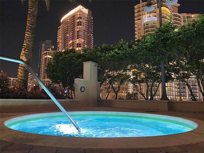 Building Photo - 511 SE 5 Ave