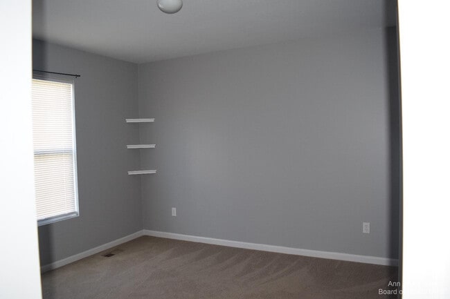 Building Photo - 8549 Hawthorn Hill