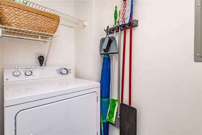 Building Photo - 6917 Collins Ave