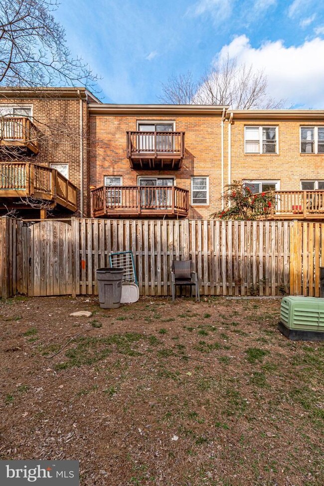 Building Photo - 5122 Cliffhaven Dr