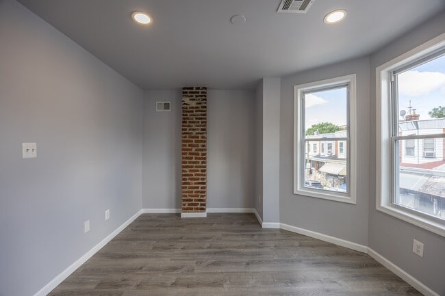 Building Photo - 574 Herman St