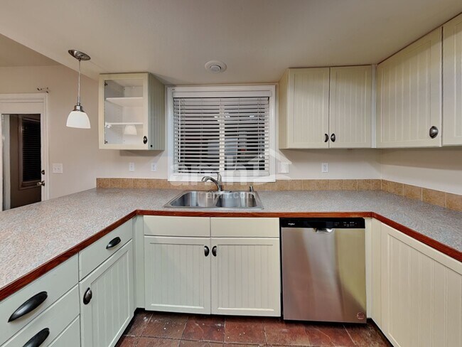 Building Photo - 1075 W Egret Dr