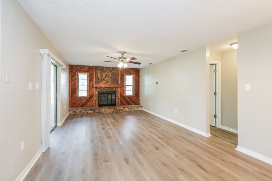 Building Photo - 22853 Fern Ct