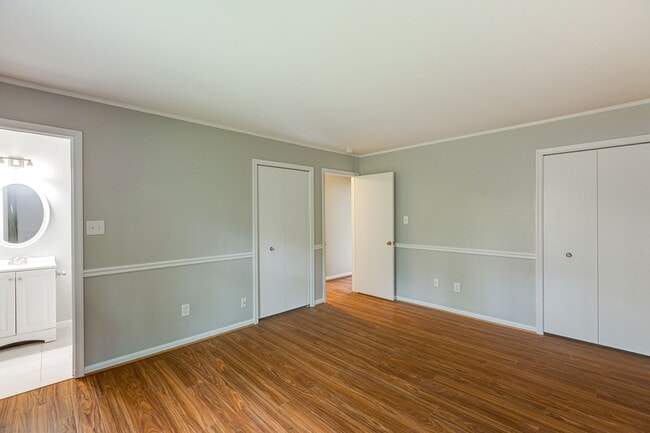 Building Photo - 3303 Spring Lake Ct