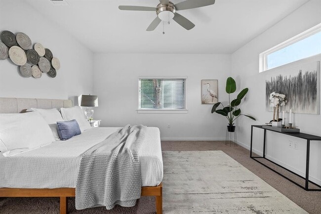 Building Photo - 6800 Menchaca Rd