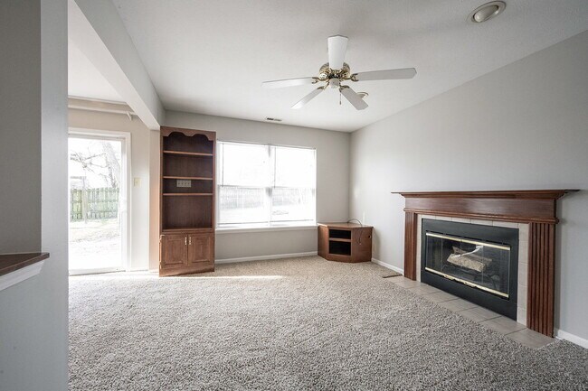 Building Photo - "Spacious 4-Bedroom Retreat with 2.5 Baths...
