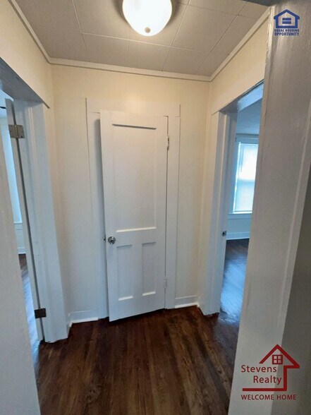 Building Photo - 117 Poplar St