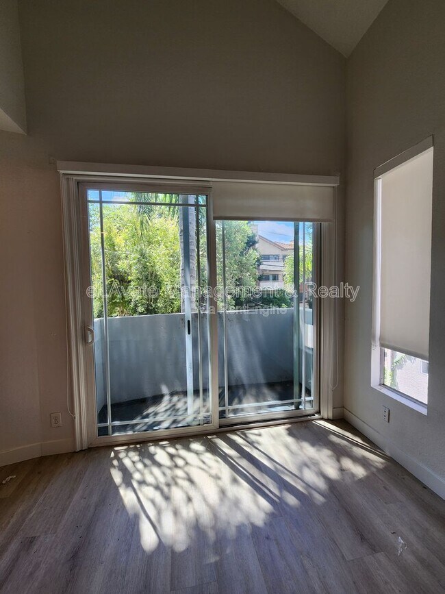 Building Photo - 14625 Dickens St
