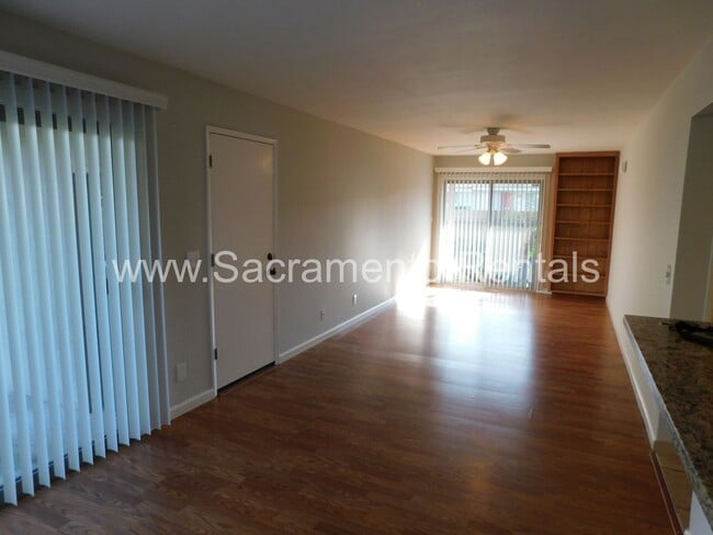 Building Photo - Wonderful Sierra Oaks 3bd/2ba Duplex with 2 Car Garage