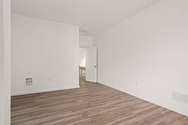 Building Photo - Stunning 4 bedroom home in Perry South available now!