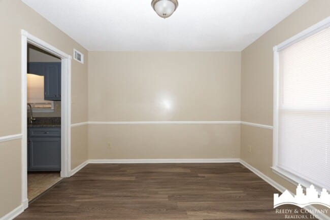 Building Photo - 5853 Fox Lair Ave