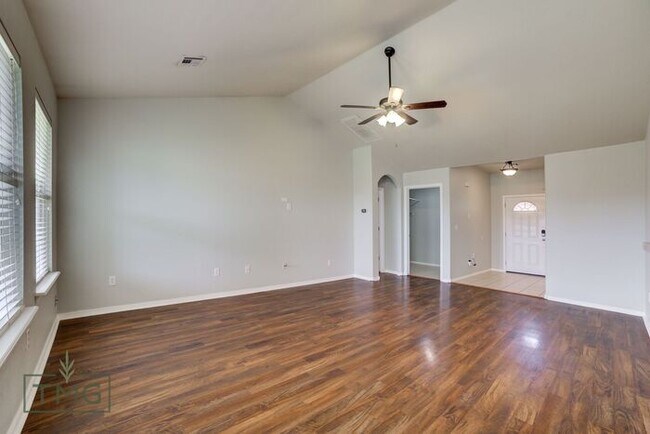 Building Photo - Open House 8/1/24 4pm-5pm! Great 3/2/2 in Owasso’s Lake Valley!