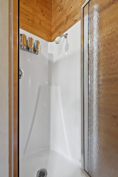 Building Photo - 9812 Creek Bank Dr