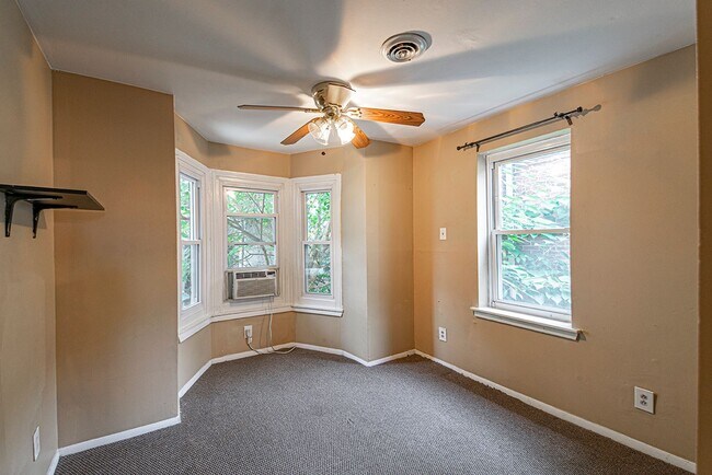 Building Photo - 530 N 32nd St