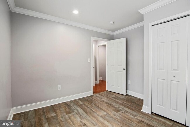 Building Photo - 9838 Town Ln