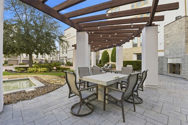 Building Photo - 819 Algona Ave