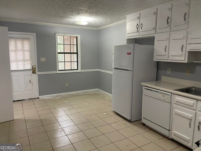 Building Photo - 150 Hunters Ln