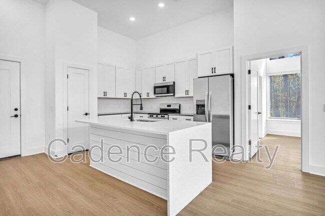 Building Photo - 610 S Kerr Ave