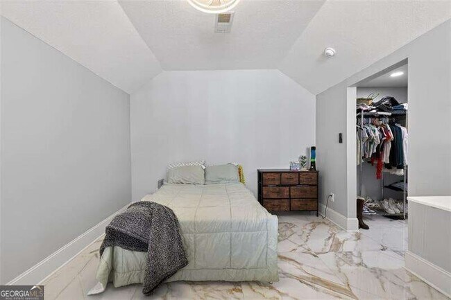 Building Photo - 1074 Peachtree Walk NE