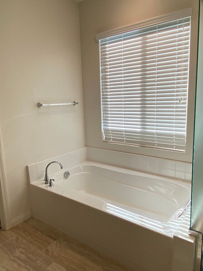 Building Photo - Large & Newer 4 Bedroom/3 Bath House in Sea Glass and Blue Strand Community