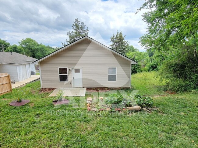 Building Photo - Recently Built 3Bd - 2 Ba Single Family Ho...