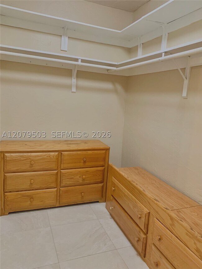 Building Photo - 10901 N Kendall Dr