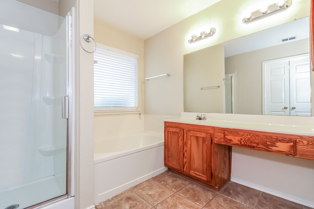 Building Photo - 948 Grand Central Pkwy