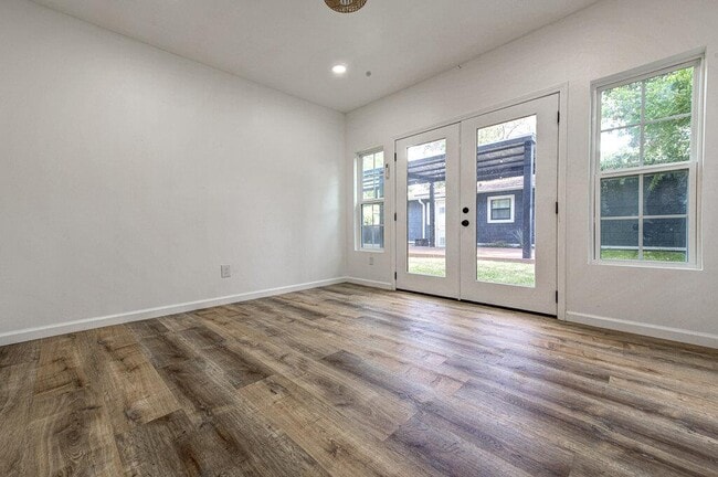 Building Photo - 3205 Bengston St