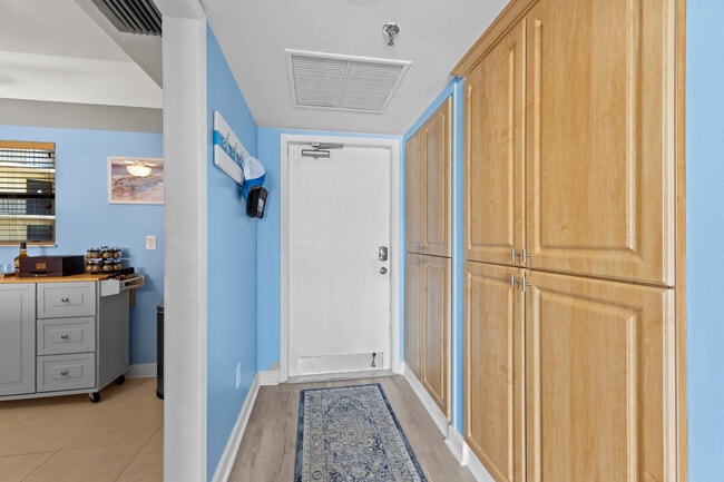 Building Photo - 801 S Ocean Dr