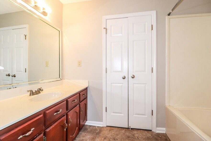 Building Photo - 5689 Kayla Dr