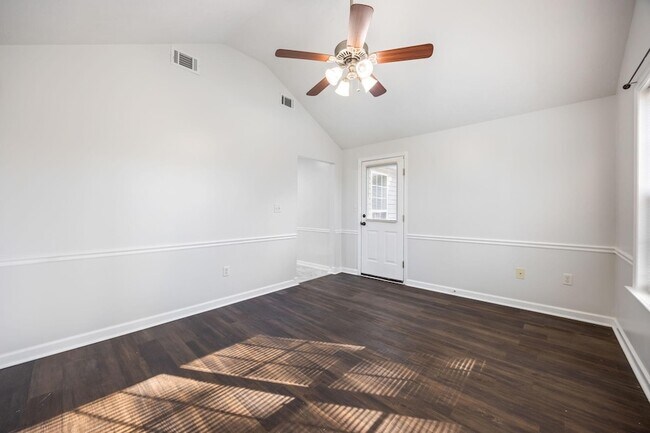 Building Photo - 638 Goodale Ln