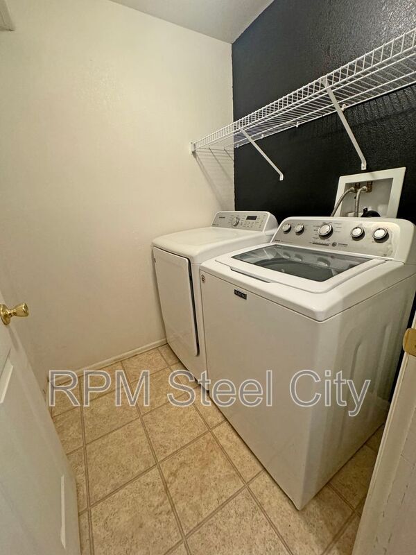 Building Photo - 1456 Gem Dr