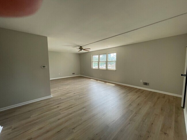 Building Photo - 112 Woodlawn Ave