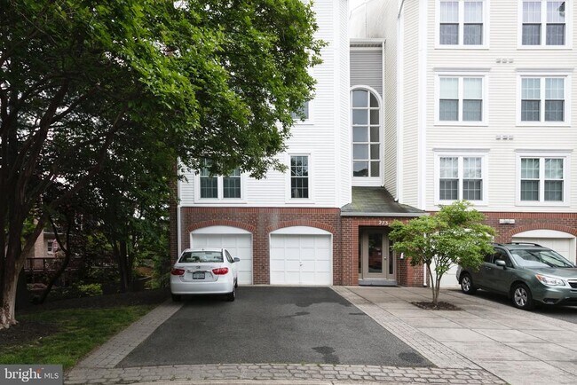 Building Photo - 273 S Pickett St