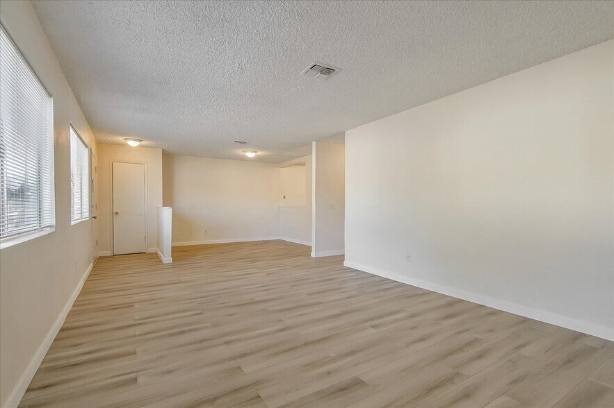 Building Photo - 9223 Langdon Ave