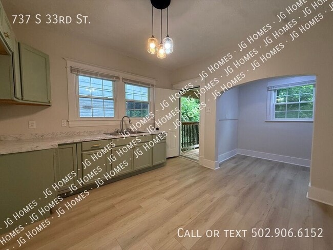 Building Photo - 737 S 33rd St