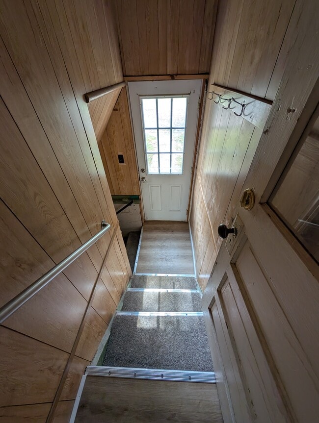 Building Photo - 415 S Silverleaf St