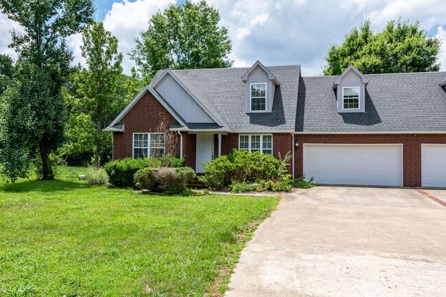 Building Photo - Spacious Bentonville Duplex!