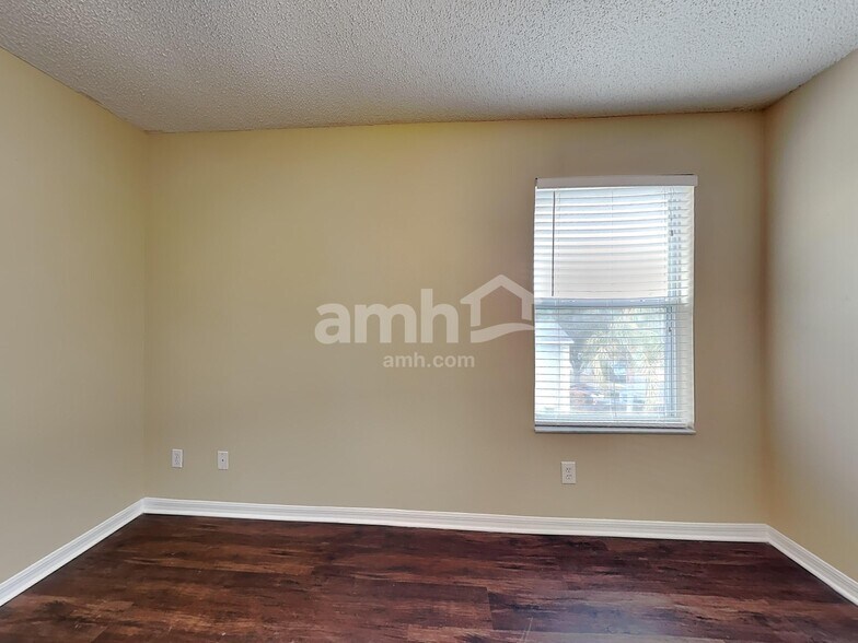 Building Photo - 850 Woodvale St